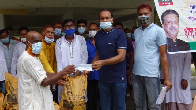 মোরেলগঞ্জে সারহান নাসের তন্ময় এমপির খাদ্য সামগ্রী বিতরণ