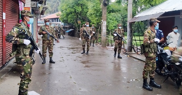মোরেলগঞ্জে লকডাউনের প্রথমদিনে সেনাবাহিনী মাঠে, ভ্রাম্যমান আদালতে ১১ জনকে জরিমানা