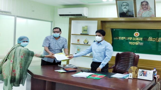 সাতক্ষীরা-খুলনায় সুপেয় পানি ও ল্যাট্রিনের জন্য প্রয়োজনীয় অর্থ বরাদ্দের দাবিতে প্রধানমন্ত্রীর কাছে স্মারকলিপি