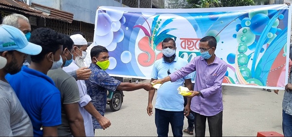 মোংলায় এনটিভির বর্ষপূর্তিতে মাস্ক ও ফলজ গাছ বিতরণ