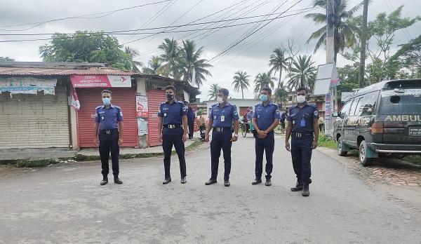 লকডাউন বাস্তবায়নে মাঠে তালা থানা পুলিশ