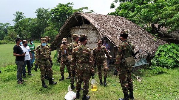 মোরেলগঞ্জে চলমান লকডাউনে হতদরিদ্রদের  খাদ্য সহায়তা দিচ্ছে সেনাবাহিনী