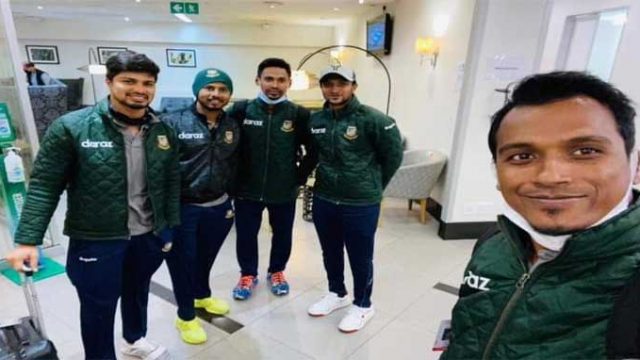 ৩ ট্রফি নিয়ে দেশে ফিরল বাংলাদেশ ক্রিকেট দল