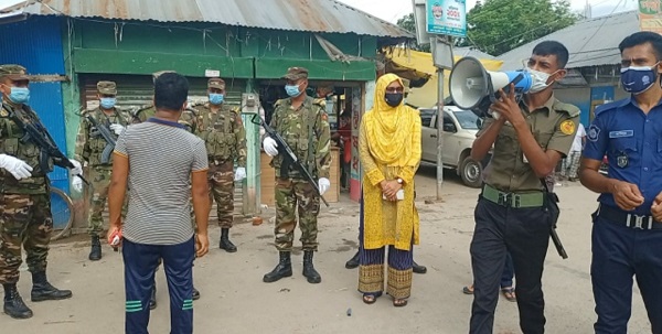 চিতলমারীতে উপজেলা প্রশাসন ও সেনাবাহিনীর যৌথ অভিযান