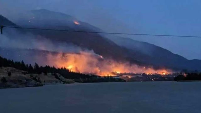 তীব্র দাবদাহের পর দাবানলে পুড়ছে কানাডা