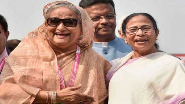 প্রধানমন্ত্রীর আম উপহার পেয়ে আপ্লুত মমতা