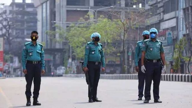 কঠোর বিধিনিষেধের দ্বিতীয় দিন চলছে