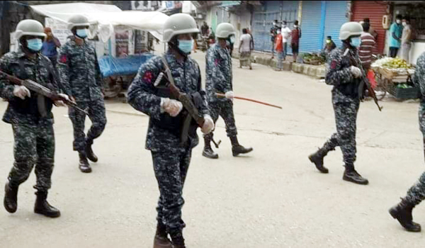 মোংলায় কঠোর লকডাউন বাস্তবায়নে সড়কে নৌবাহিনী