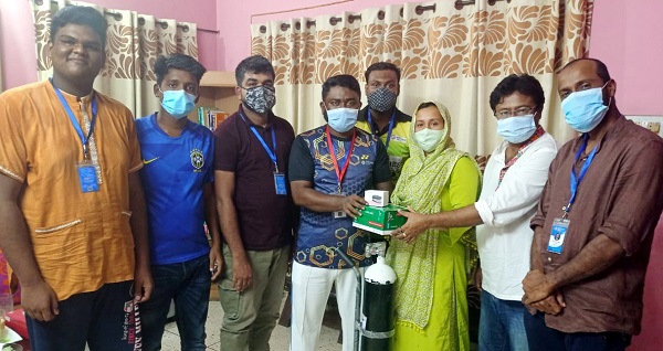 করোনায় আক্রান্তদের চিকিৎসা সেবায় উদীয়মান অক্সিজেন ব্যাংকে অক্সিজেন সিলিন্ডার ও পালস্ অক্সিমিটার প্রদান