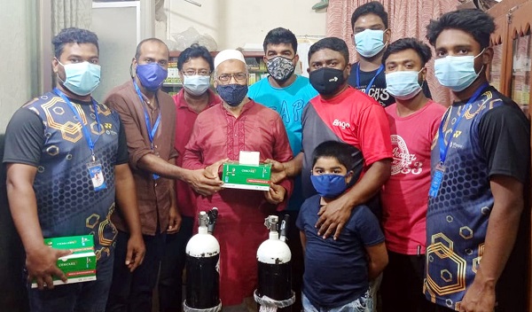 উদীয়মান অক্সিজেন ব্যাংকে অক্সিজেন সিলিন্ডার ও পালস্ অক্সিমিটার প্রদান
