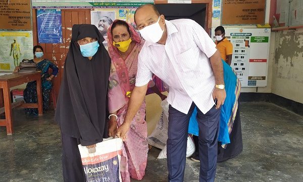 চিতলমারীতে ভিজিএফ কার্ডধারীদের খাদ্য সহায়তা প্রদান