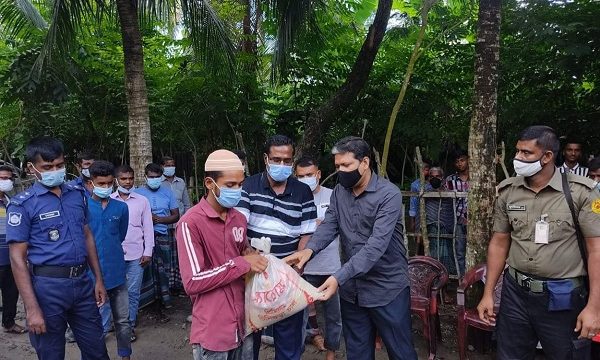 রামপালে সড়ক দুর্ঘটনায় নিহতদের পরিবারকে নগদ অর্থ ও খাদ্য সহায়তা প্রদাণ