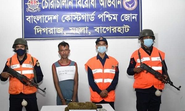 মোংলায় এক কেজি গাঁজাসহ মাদক ব্যবসায়ী আটক