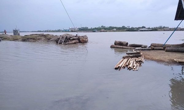 লঘুচাপের প্রভাবে রামপালের নদীতে ২১ সেন্টিমিটার পানি বৃদ্ধি
