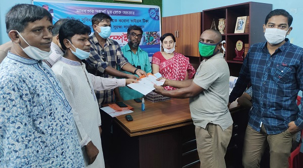 খালিশপুরে সেফ দ্যা ফিউচার ফাউন্ডেশনে করোনার টিকা নিবন্ধনে সহায়তা কার্যক্রম শুরু