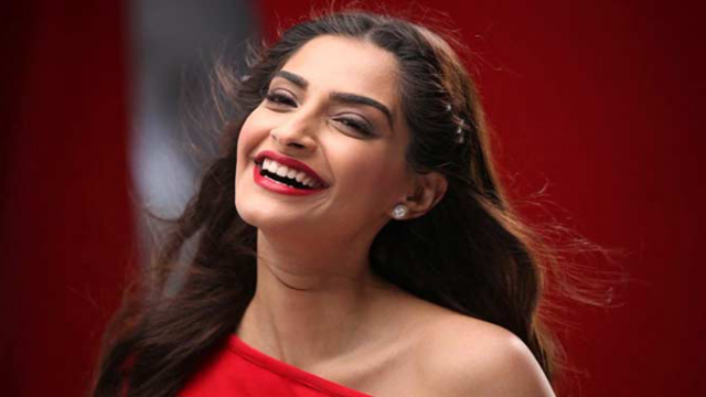 অন্তঃসত্ত্বা হওয়ার গুঞ্জনে সোনমের প্রতিক্রিয়া