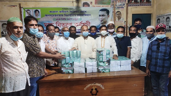 খানজাহান আলী ও খালিশপুর থানায় মাস্ক বিতরণ