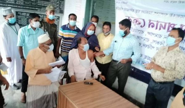 রামপালে দুর্যোগপূর্ণ আবহাওয়ার মধ্যেও টিকা গ্রহণে ব্যপক সাড়া