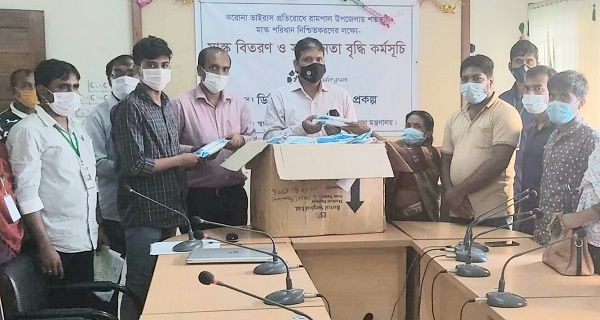 রামপাল উপজেলা প্রশাসনকে আমাদের গ্রাম ডিজিটাল স্বাস্থ্যসেবা প্রকল্পের ৫০ হাজার মাস্ক প্রদান