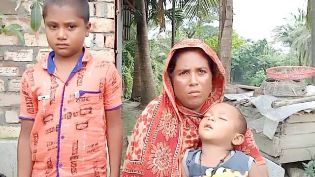 তেরখাদায় স্ত্রীকে ভারতের নিষিদ্ধ পল্লীতে বিক্রির অভিযোগ স্বামীর বিরুদ্ধে