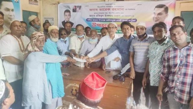 পবিত্র আশুরা উপলক্ষে খুলনায় রকিবুল ইসলাম বকুলের উদ্যোগে ইমাম বাড়ীতে নগদ অর্থ উপহার