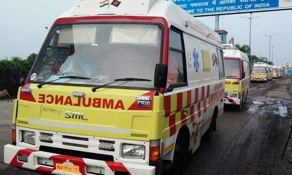 ভারতের উপহারের ৪০টি লাইফ সাপোর্ট অ্যাম্বুলেন্স বেনাপোল বন্দরে