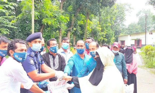 মোল্লাহাটে বঙ্গমাতা ফজিলাতুন্নেছা মুজিবের জন্মবার্ষিকীতে খাদ্য সামগ্রী বিতরণ