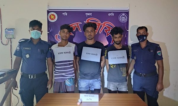 মোল্লাহাট থানা পুলিশের অভিযানে মাদক সহ পাঁচজন গ্রেফতার