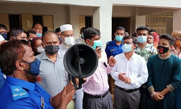 মোল্লাহাটে ইউনিয়ন পর্যায়ে টিকাদান কার্যক্রমের উদ্বোধন