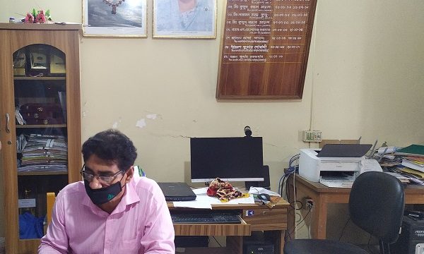 ‘২১’শ টাকা দিতে না পারলে কলেজ থেকে বের হয়ে যাও’