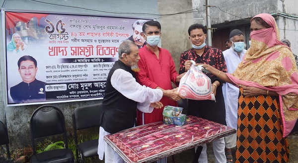 কাউখালীতে উপজেলা ভাইস চেয়ারম্যান এর নিজস্ব অর্থায়নে দুঃস্থদের মাঝে খাদ্য সামগ্রী বিতরণ