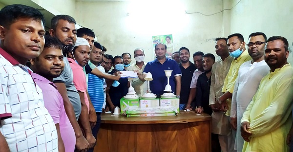 দৌলতপুর থানা বিএনপি কার্যালয়ে ৩টি ফ্যান উপহার দিল নগর যুবদল