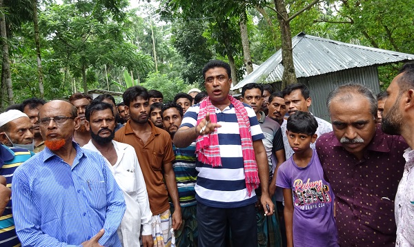 মোরেলগঞ্জে আওয়ামী লীগ দলীয় চেয়ারম্যানের ওপর হামলার অভিযোগে বিক্ষোভ