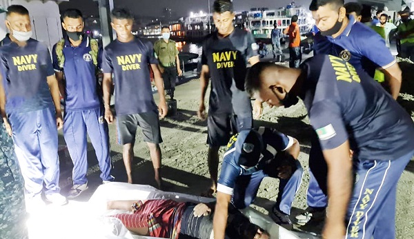 বুড়িগঙ্গা নদীতে নিখোঁজ এক ব্যক্তির মৃতদেহ উদ্ধার করেছে নৌবাহিনী