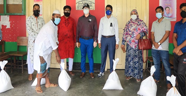 ৩৩৩ নম্বরে ফোন করে খাদ্য সহায়তা পেলেন তালায় ২০৬ পরিবার