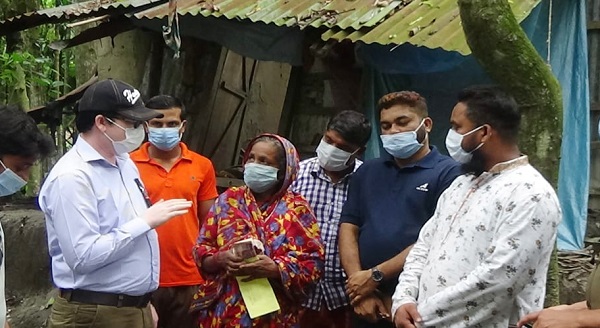 তালায় অসহায় অনিতা দেবনাথ পেলো টিন ও নগদ টাকা