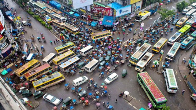 শতভাগ যাত্রী নিয়ে সড়কে চলছে গণপরিবহন