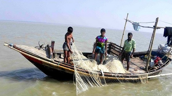 বাগেরহাটে ইলিশের ভরা মৌসুমেও কাঙ্ক্ষিত ইলিশের দেখা মিলছেনা,  হতাশায় জেলে