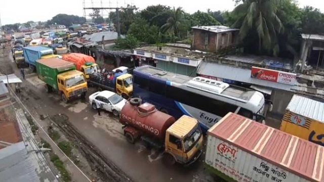 দৌলতদিয়া ঘাট এলাকায় যানজট