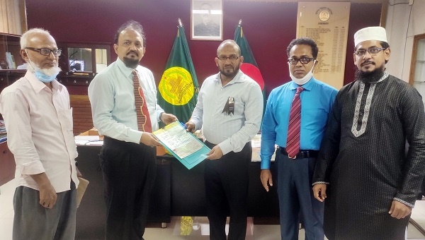 সন্ধানী লাইফ কর্তৃক মৃত্যুদাবীর সাত লক্ষ টাকার চেক হস্তান্তর