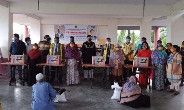 কয়রায় ঘুর্নিঝড় ইয়াসে ক্ষতিগ্রস্ত ৪ শ পরিবারের মাঝে লায়ন্স ক্লাব ইন্টারন্যাশনালের ত্রান সামগ্রী বিতরন