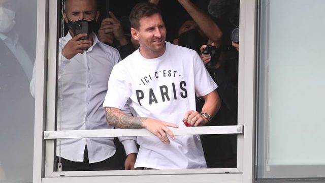 পিএসজি-তেই মেসি, খেলবেন ৩০ নম্বর জার্সিতে