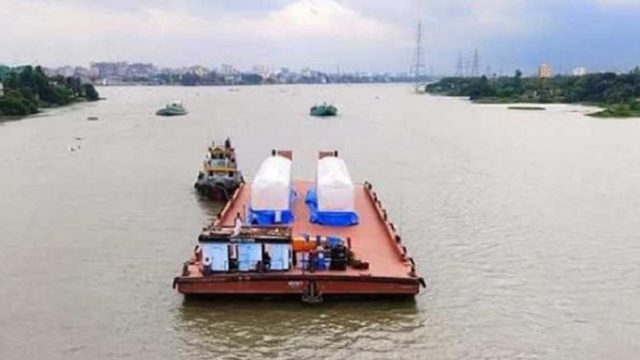 মেট্রোরেলের আরও দুই সেট কোচ ঢাকায় পৌঁছেছে