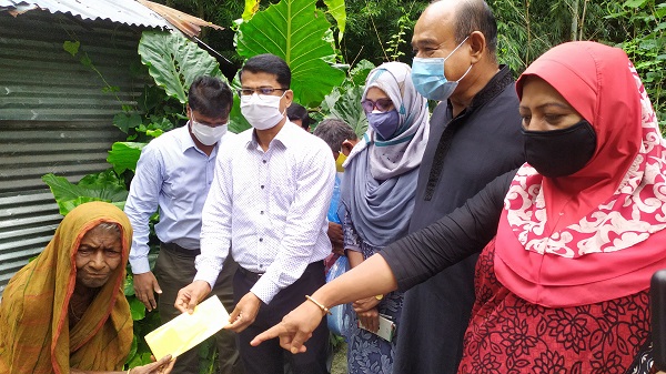 চিতলমারীতে প্রধানমন্ত্রীর মানবিকতায় ঘর পেলেন শতবর্ষী ব্রজ রানী