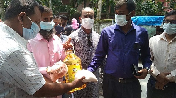 মোল্লাহাটে ন্যায্যমূল্যে টিসিবির পণ্য বিক্রি উদ্বোধন