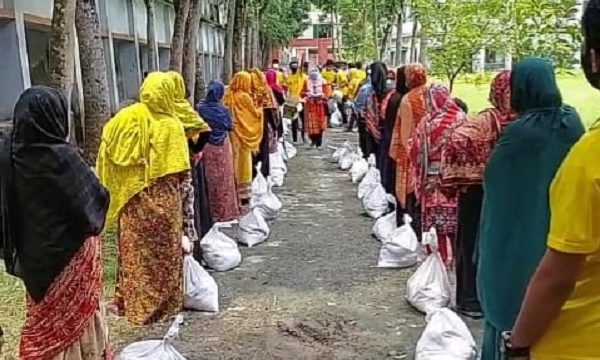 খুলনায় জাগো ফাউন্ডেশনের উদ্যোগে ২০০ পরিবারকে খাদ্য সামগ্রী বিতরণ