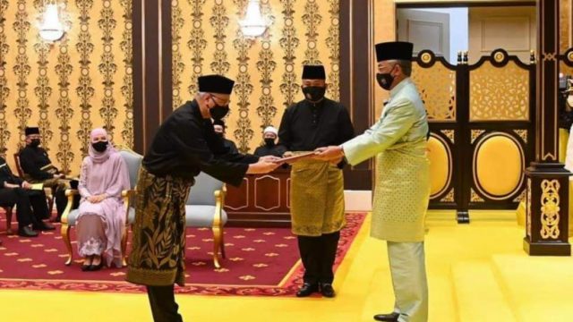 মালয়েশিয়ার নতুন প্রধানমন্ত্রী’র শপথ গ্রহণ