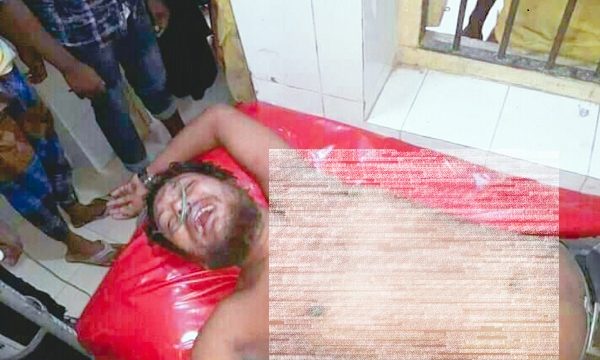 দৈনিক আমার সংবাদ পত্রিকার মাগুরা জেলা প্রতিনিধি সন্ত্রাসী হামলায় আহত