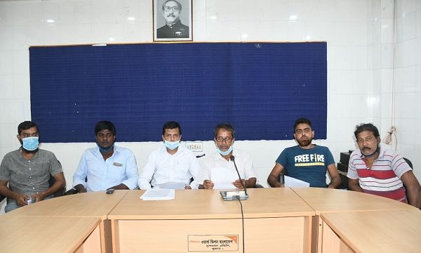 খুলনায় সংবাদ সম্মেলনে অভিযোগ মোংলায় ভূমিদস্যু কর্তৃক ঘের দখলের চেষ্টা