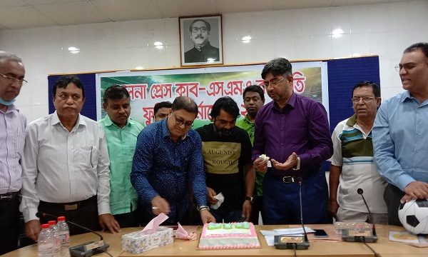 ‘খুলনা প্রেসক্লাব-এসএমএ রব স্মৃতি ফুটবল টুর্নামেন্ট-২০২১’র লোগো উন্মোচন